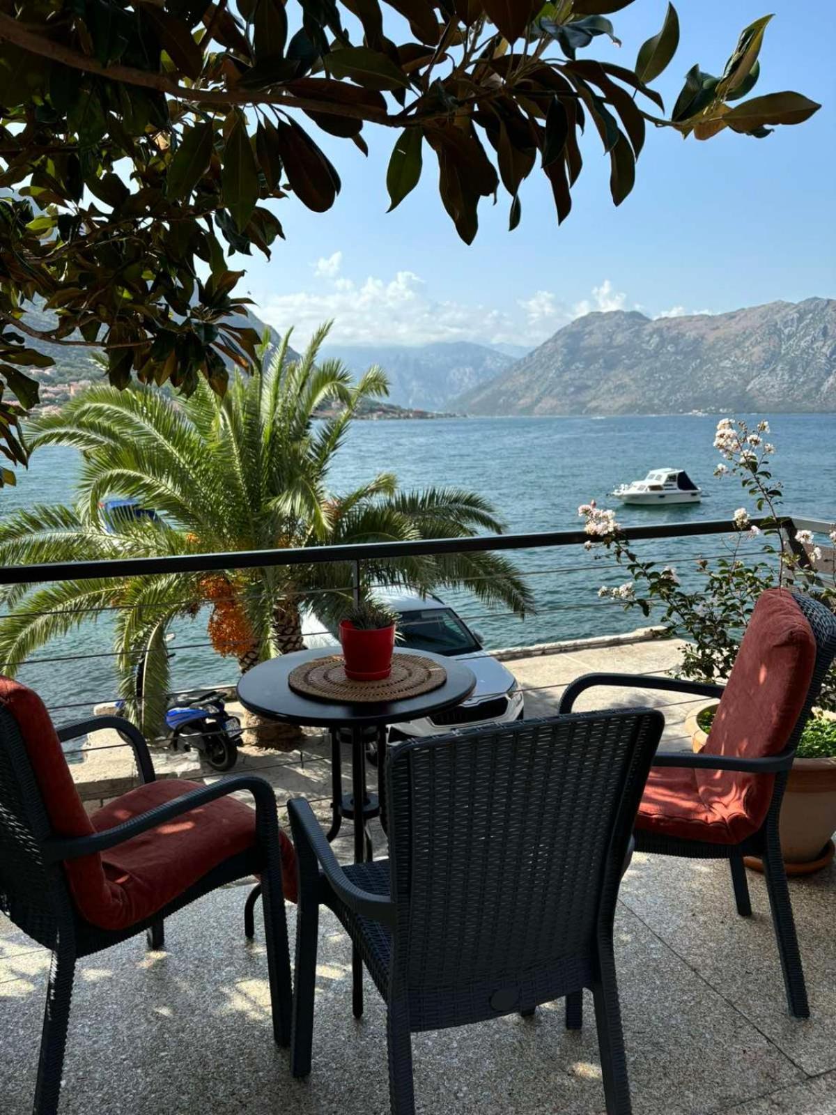 Sunny Bay Apartments Котор Экстерьер фото